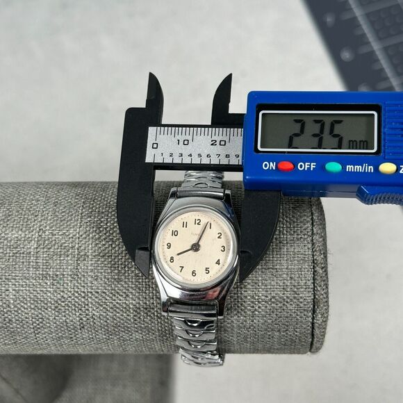 VTG Timex Watch Womens 23mm Round Manual Wind Silver Tone Classic Working - Picture 9 of 10
